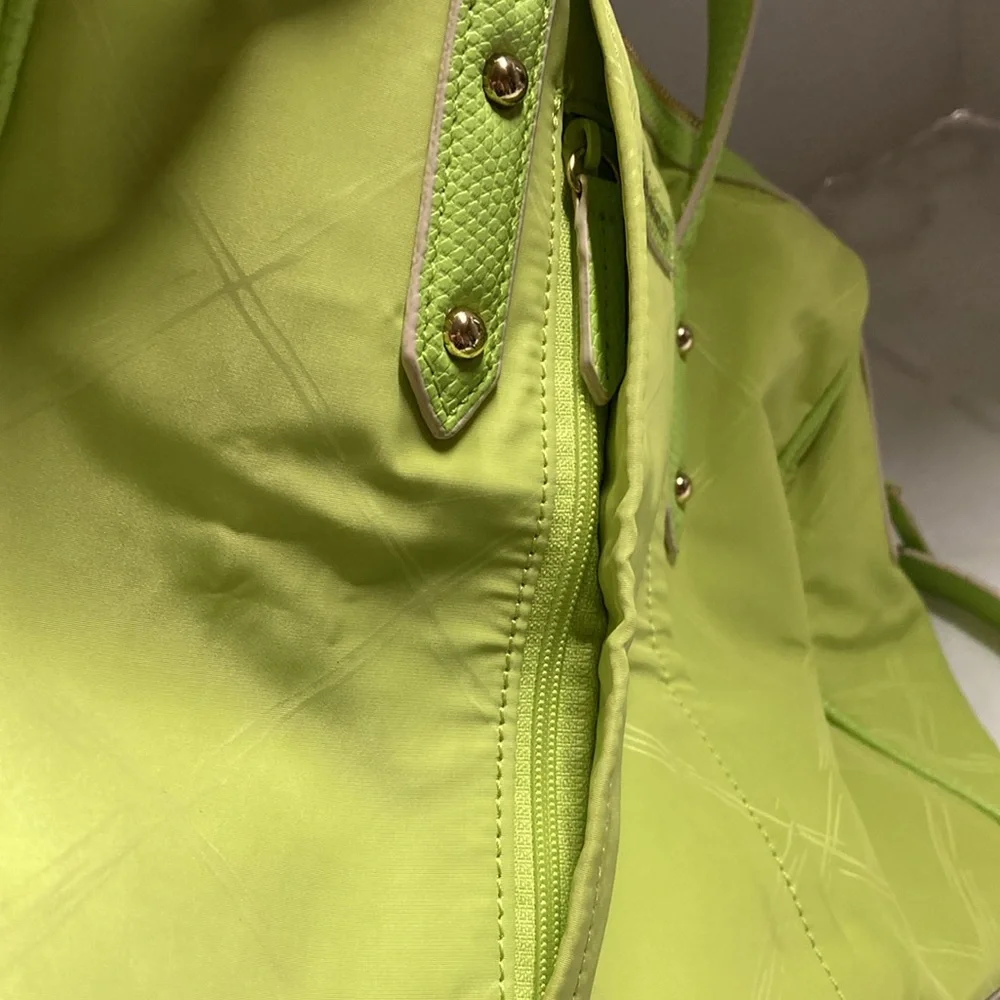 Vera Bradley Green Handbag Cross Body Zip Closure Adjustable Strap Hidden Pocket